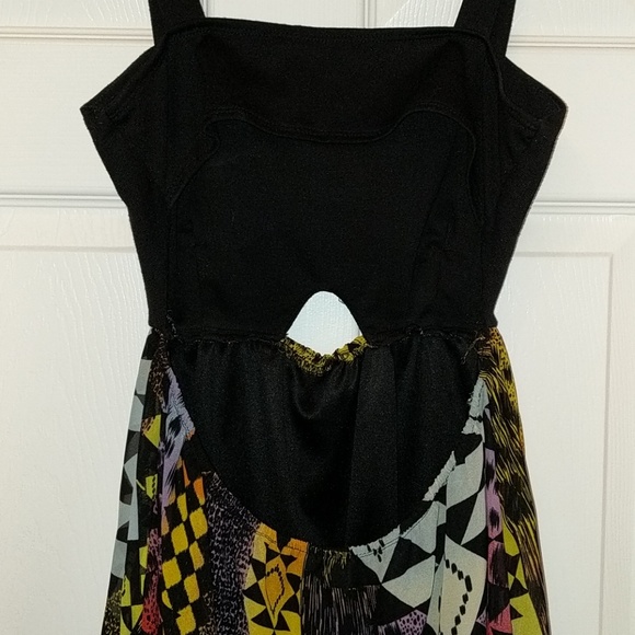 Funky high-low peekaboo cutout dress - Picture 4 of 4
